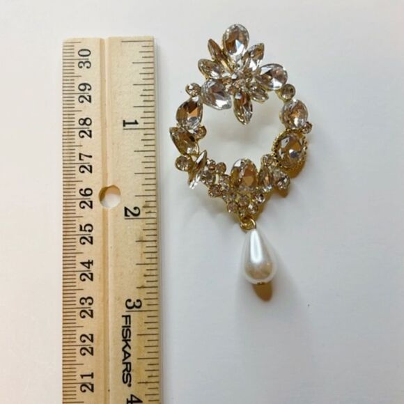 #467 Elegant silver and gold flower pattern earrings with dangle pearl - Picture 4 of 5